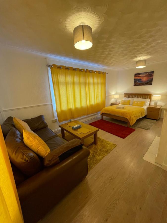 Holiday Home Cardiff City Sleeps 7 외부 사진