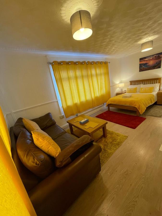 Holiday Home Cardiff City Sleeps 7 외부 사진