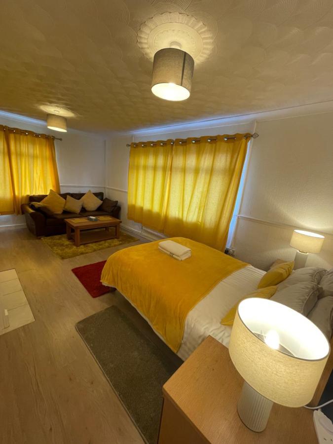 Holiday Home Cardiff City Sleeps 7 외부 사진