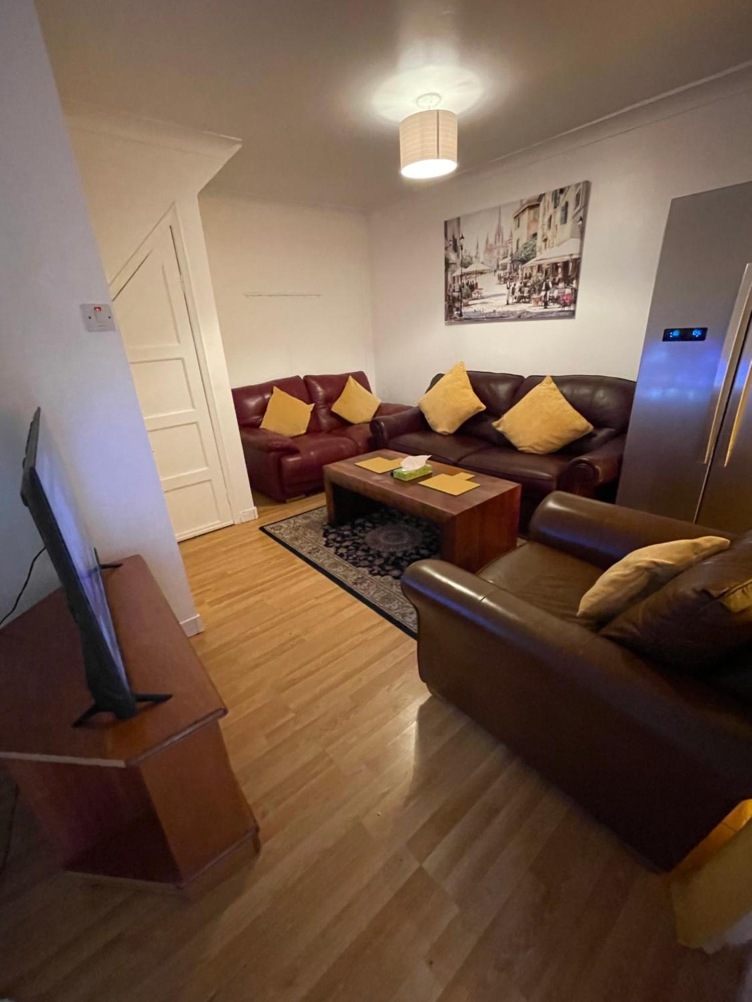 Holiday Home Cardiff City Sleeps 7 외부 사진